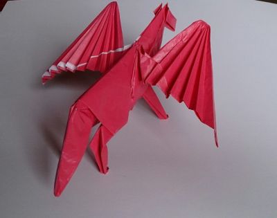 Pegasus de Satoshi Kamiya 
Plier par Tomas, premier essai sur papier rose de récupération de 55cm
Mots-clés: Pegasus de Satoshi Kamiya