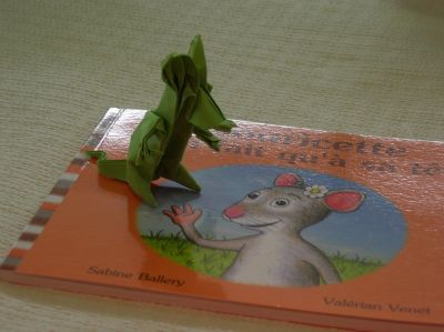 Création "Souricette" (de sebl)
Mes parents ont édité un livre jeunesse "Souricette n'en fait qu'à sa tête", et Sébastien en a fait en live un origami, au salon du livre de Berd'huis (28) en mai 2014 !
Mots-clés: souricette salon souris livre jeunesse