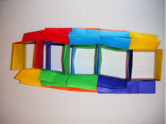 Varioball - position 3
Créateur : Jorge Pardo
Type : Modulaire
Nombre : 60 modules
Papier : Kami
Taille papier : 15x15 cm 
Taille (L x l x h) :  38.2 x 15.5 x 8 
