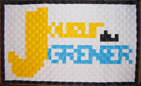 Logo de JdG
Créateur : Claude Malaingre
Type : Modulaire pixel art
Nombre : 874 modules
Papier : Kami et papier d’imprimante
Taille papier : 7.5 x 4.8 cm
Taille modèle (L x l x h) : 71.5 x 43.5 x 0.5 cm 
