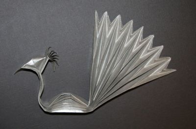 Oiseau éventail
Oiseau de Viviane, plié avec du kraft argenté
Mots-clés: oiseau viviane éventail