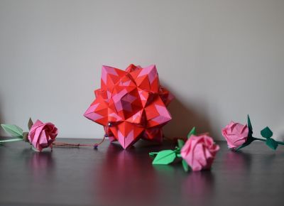 Avril 2016
Signum-60 variation d'Ekaterina Lukasheva et Roses, feuilles, calice de Naomiki Sato
