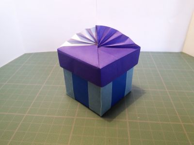 Boite éventail bleue et violette Tomoko Fuse
