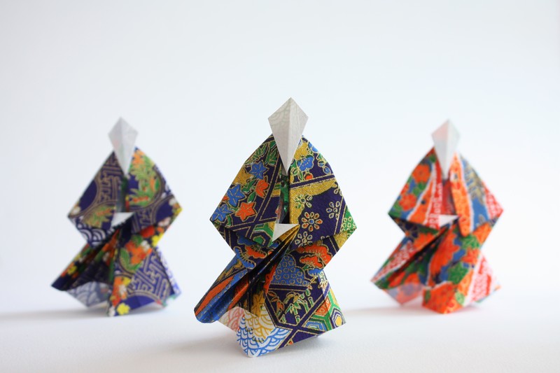 Défilé de mode 1
2020 - Il s'agit en fait du même modèle que l'évêque, plié dans un autre papier (carré de 15cm).
