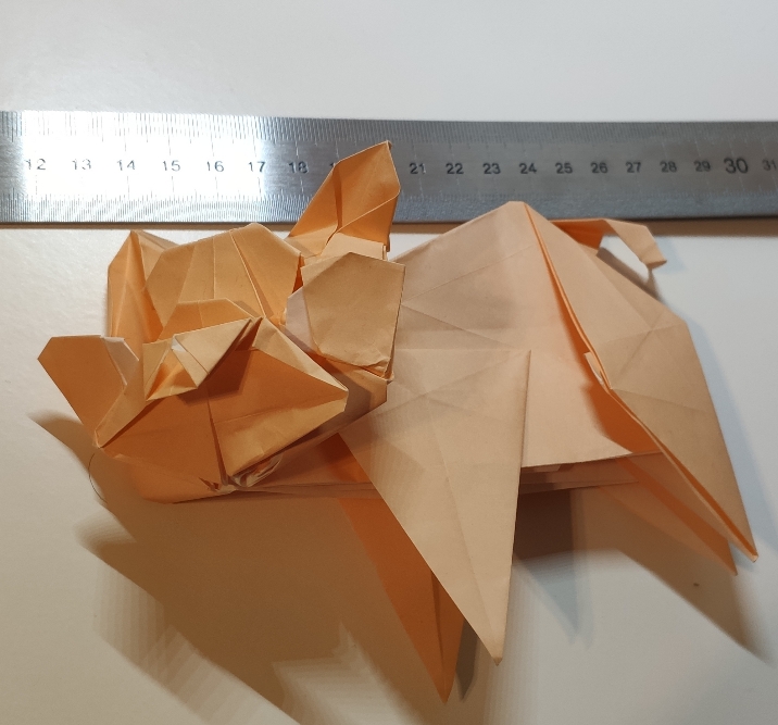 Piggy de Yifan Zhang
Plié à partir d'un kami de 35cm 
