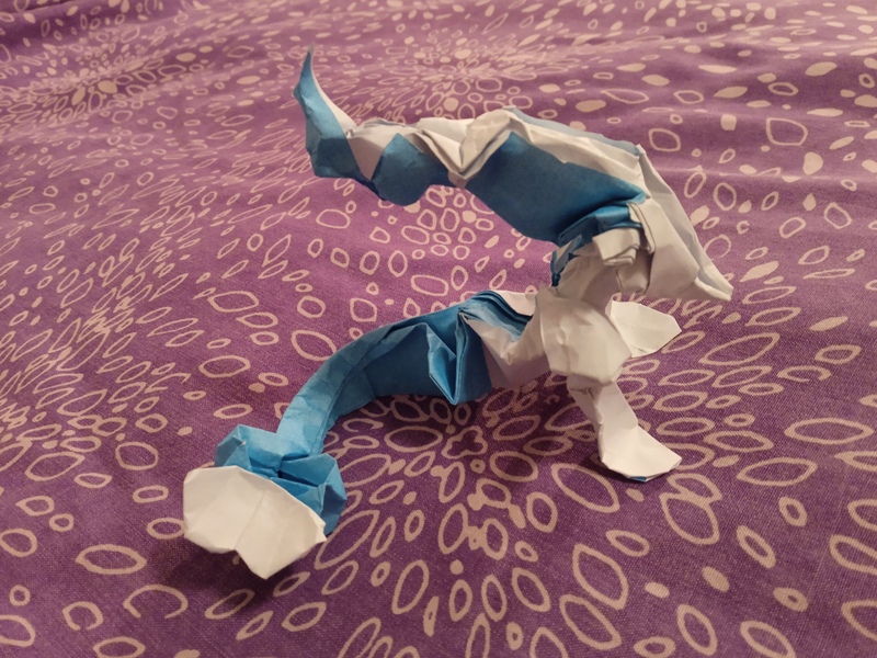Oratoria (couleur)
papier kami bleu&blanc, 30x30cm
Mots-clés: pokemon bicolore